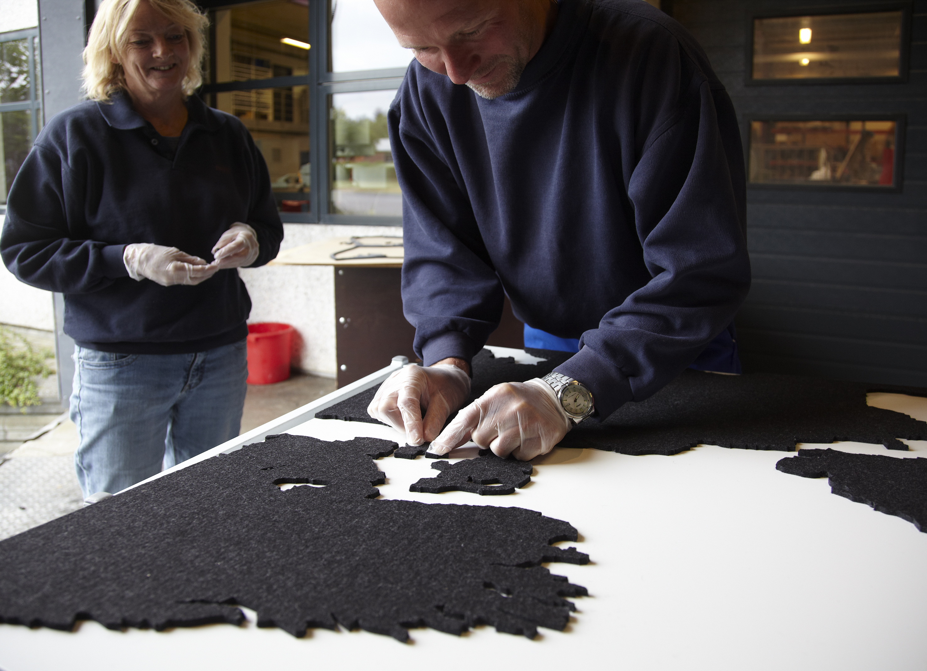 fraster, filt, opklæbning, akustik, uld filt, inspiration, design, indretning, filttavle, udsmykning, opklæbet filt, filt på væg, limet filt, vægfilt, filtfarve, dekoration